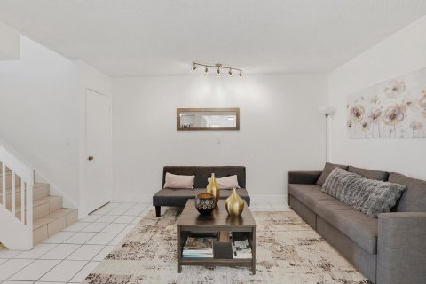 Condo in Miami, Florida, 3 bedrooms  № 2246337 - photo 2
