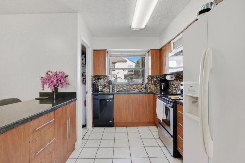 Condo in Miami, Florida, 3 bedrooms  № 2246337 - photo 7