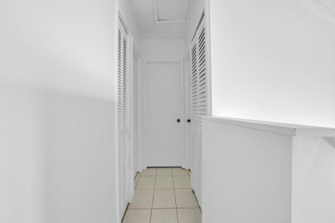 Condo in Miami, Florida, 3 bedrooms  № 2246337 - photo 12