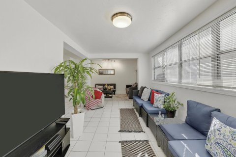 Condo in Miami, Florida, 3 bedrooms  № 2246337 - photo 4