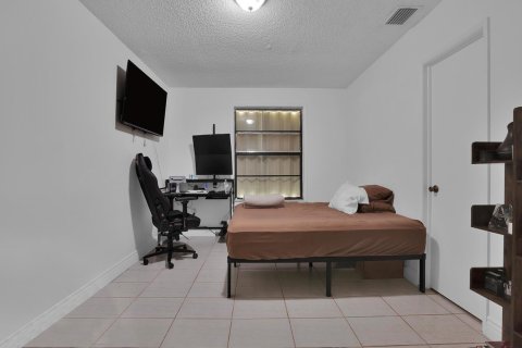Condo in Miami, Florida, 3 bedrooms  № 2246337 - photo 13