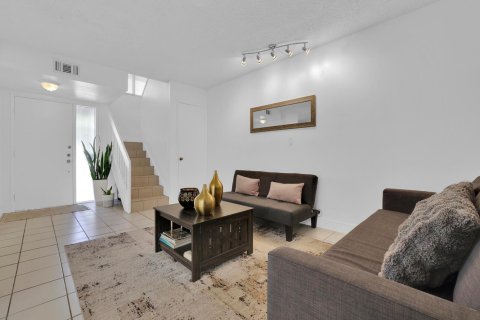 Condo in Miami, Florida, 3 bedrooms  № 2246337 - photo 3