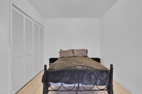 Condo in Miami, Florida, 3 bedrooms  № 2246337 - photo 15