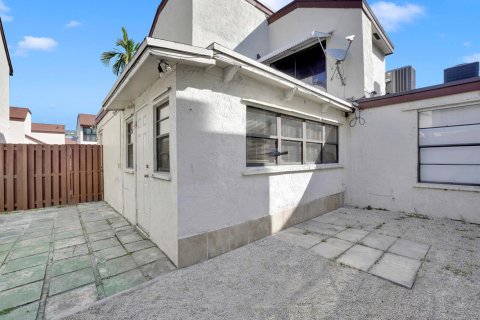 Condo in Miami, Florida, 3 bedrooms  № 2246337 - photo 17