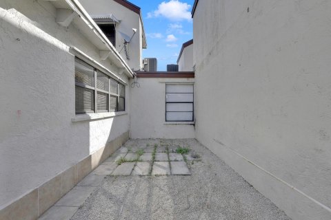 Condo in Miami, Florida, 3 bedrooms  № 2246337 - photo 18