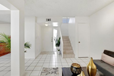 Condo in Miami, Florida, 3 bedrooms  № 2246337 - photo 11