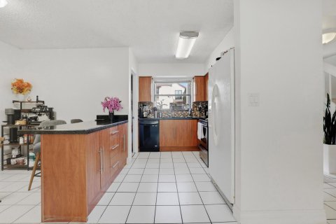 Condo in Miami, Florida, 3 bedrooms  № 2246337 - photo 6