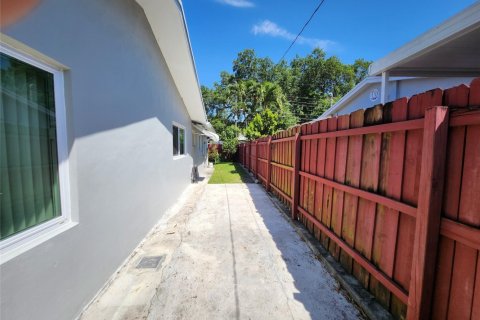 Townhouse in Fort Lauderdale, Florida 2 bedrooms, 94.02 sq.m. № 1119105 - photo 1