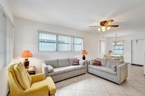 Copropriété à louer à Hollywood, Floride: 1 chambre, 60.39 m2 № 2251371 - photo 4