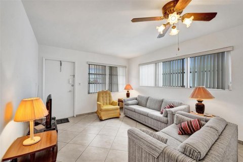 Copropriété à louer à Hollywood, Floride: 1 chambre, 60.39 m2 № 2251371 - photo 5