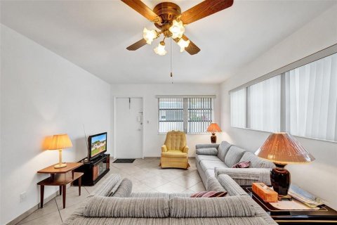 Copropriété à louer à Hollywood, Floride: 1 chambre, 60.39 m2 № 2251371 - photo 6