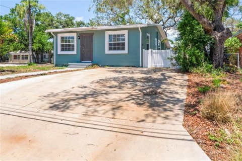 House in Clearwater, Florida 3 bedrooms, 107.77 sq.m. № 1772928 - photo 20