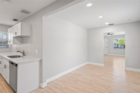 House in Clearwater, Florida 3 bedrooms, 107.77 sq.m. № 1772928 - photo 8