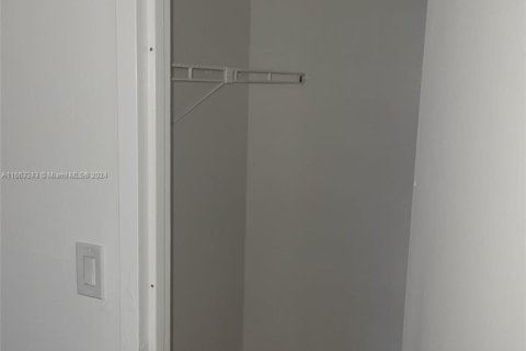 Copropriété à louer à Hallandale Beach, Floride: 2 chambres, 102.19 m2 № 1864325 - photo 13