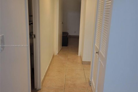 Copropriété à louer à Hallandale Beach, Floride: 2 chambres, 102.19 m2 № 1864325 - photo 14