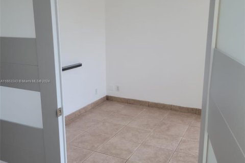 Copropriété à louer à Hallandale Beach, Floride: 2 chambres, 102.19 m2 № 1864325 - photo 11