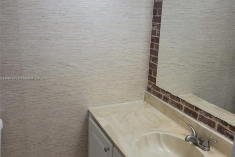 Copropriété à louer à Hallandale Beach, Floride: 2 chambres, 102.19 m2 № 1864325 - photo 17