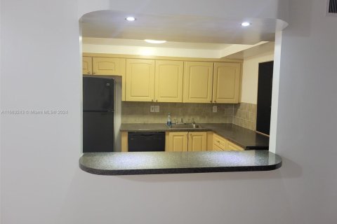 Copropriété à louer à Hallandale Beach, Floride: 2 chambres, 102.19 m2 № 1864325 - photo 6