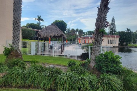 Copropriété à louer à Hallandale Beach, Floride: 2 chambres, 102.19 m2 № 1864325 - photo 19