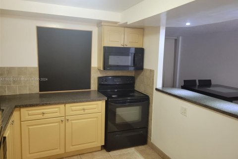 Copropriété à louer à Hallandale Beach, Floride: 2 chambres, 102.19 m2 № 1864325 - photo 10
