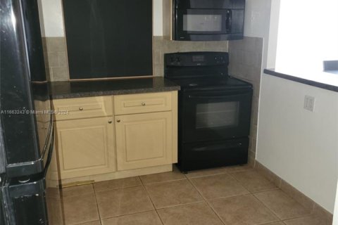 Copropriété à louer à Hallandale Beach, Floride: 2 chambres, 102.19 m2 № 1864325 - photo 9