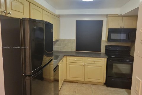 Copropriété à louer à Hallandale Beach, Floride: 2 chambres, 102.19 m2 № 1864325 - photo 8