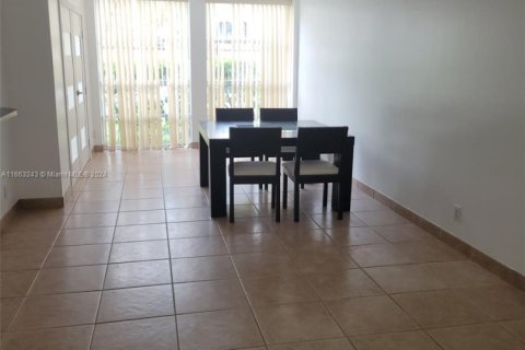 Copropriété à louer à Hallandale Beach, Floride: 2 chambres, 102.19 m2 № 1864325 - photo 2