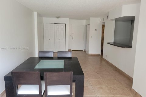 Copropriété à louer à Hallandale Beach, Floride: 2 chambres, 102.19 m2 № 1864325 - photo 3