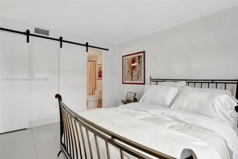 Condo in Sunrise, Florida, 2 bedrooms  № 1701933 - photo 21