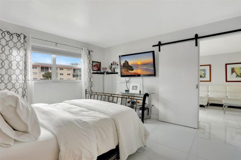 Condo in Sunrise, Florida, 2 bedrooms  № 1701933 - photo 22