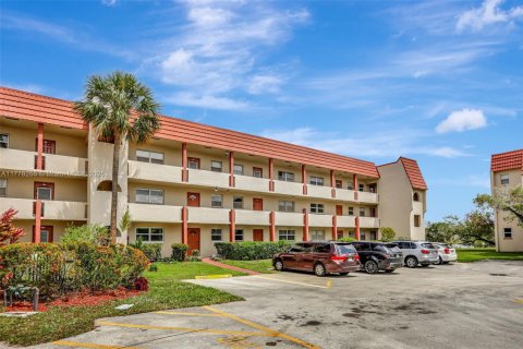 Condo in Sunrise, Florida, 2 bedrooms  № 1701933 - photo 2