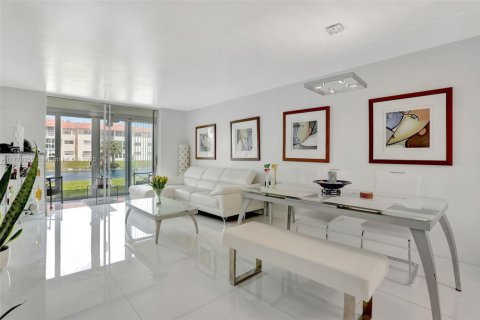 Condo in Sunrise, Florida, 2 bedrooms  № 1701933 - photo 3