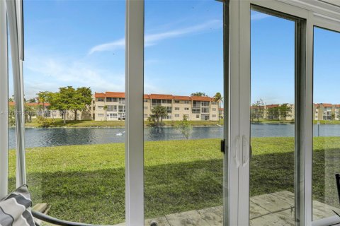 Condo in Sunrise, Florida, 2 bedrooms  № 1701933 - photo 18