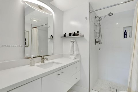 Condo in Sunrise, Florida, 2 bedrooms  № 1701933 - photo 23