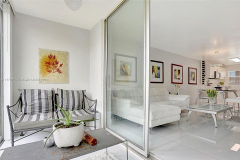 Condo in Sunrise, Florida, 2 bedrooms  № 1701933 - photo 15