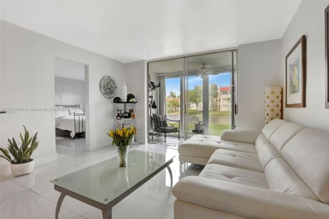 Condo in Sunrise, Florida, 2 bedrooms  № 1701933 - photo 5