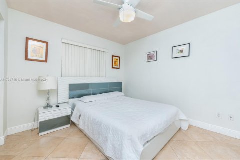House in Cutler Bay, Florida 4 bedrooms, 181.35 sq.m. № 1864885 - photo 29