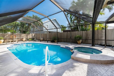 House in Cutler Bay, Florida 4 bedrooms, 181.35 sq.m. № 1864885 - photo 8
