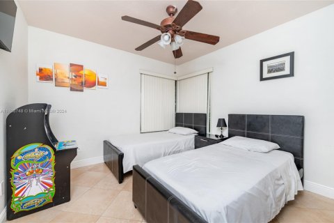 House in Cutler Bay, Florida 4 bedrooms, 181.35 sq.m. № 1864885 - photo 28