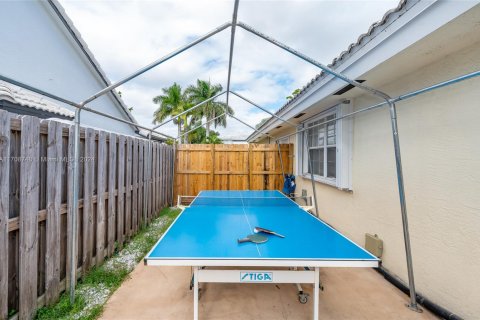 House in Cutler Bay, Florida 4 bedrooms, 181.35 sq.m. № 1864885 - photo 14