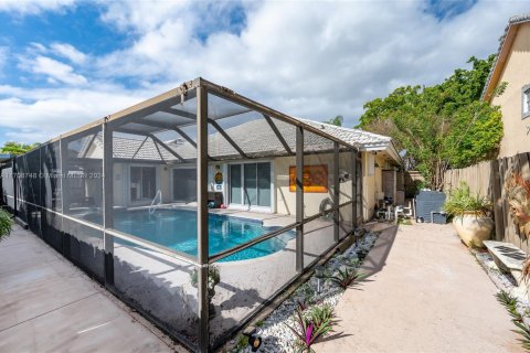 House in Cutler Bay, Florida 4 bedrooms, 181.35 sq.m. № 1864885 - photo 9