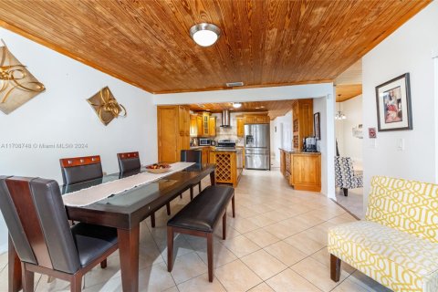 House in Cutler Bay, Florida 4 bedrooms, 181.35 sq.m. № 1864885 - photo 17