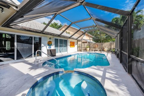 House in Cutler Bay, Florida 4 bedrooms, 181.35 sq.m. № 1864885 - photo 6