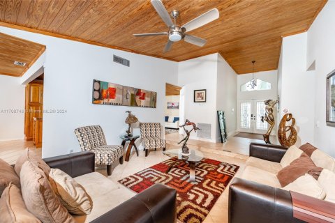 House in Cutler Bay, Florida 4 bedrooms, 181.35 sq.m. № 1864885 - photo 22