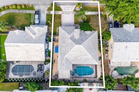 House in Cutler Bay, Florida 4 bedrooms, 181.35 sq.m. № 1864885 - photo 1