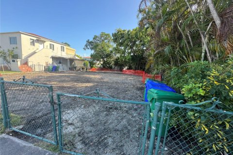 Land in Miami, Florida № 1863028 - photo 1