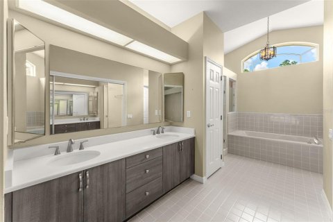 House in Orlando, Florida 4 bedrooms, 227.24 sq.m. № 2349777 - photo 20