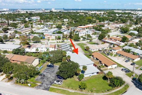 Immobilier commercial à vendre à Cape Canaveral, Floride: 8 chambres, 412.49 m2 № 2429359 - photo 16