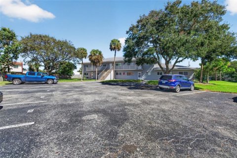Immobilier commercial à vendre à Cape Canaveral, Floride: 8 chambres, 412.49 m2 № 2429359 - photo 22
