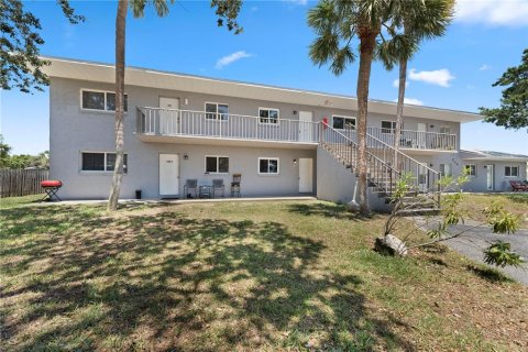 Immobilier commercial à vendre à Cape Canaveral, Floride: 8 chambres, 412.49 m2 № 2429359 - photo 27